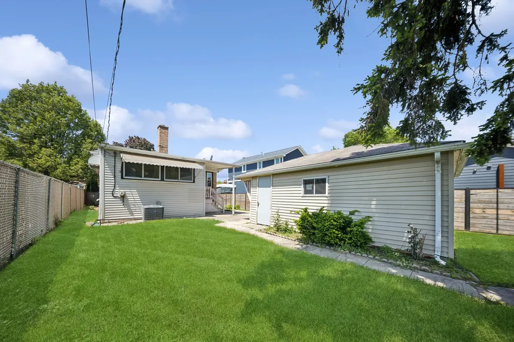 2841 North Neva Avenue Chicago IL 60634