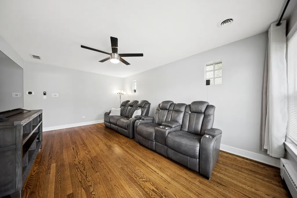2841 North Neva Avenue Chicago IL 60634