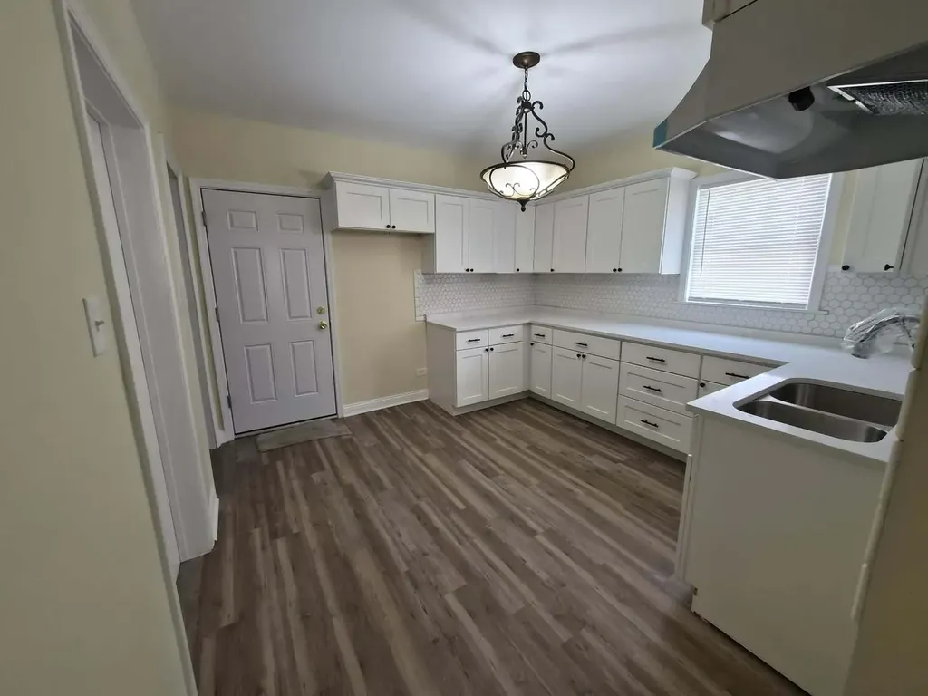 1234 West 72nd Street Chicago IL 60636