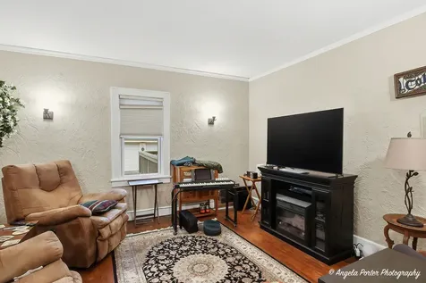 1608 Henry Place Waukegan IL 60085