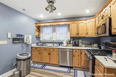 1608 Henry Place Waukegan IL 60085