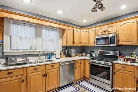 1608 Henry Place Waukegan IL 60085