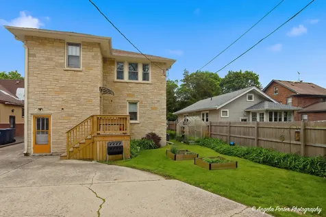1608 Henry Place Waukegan IL 60085