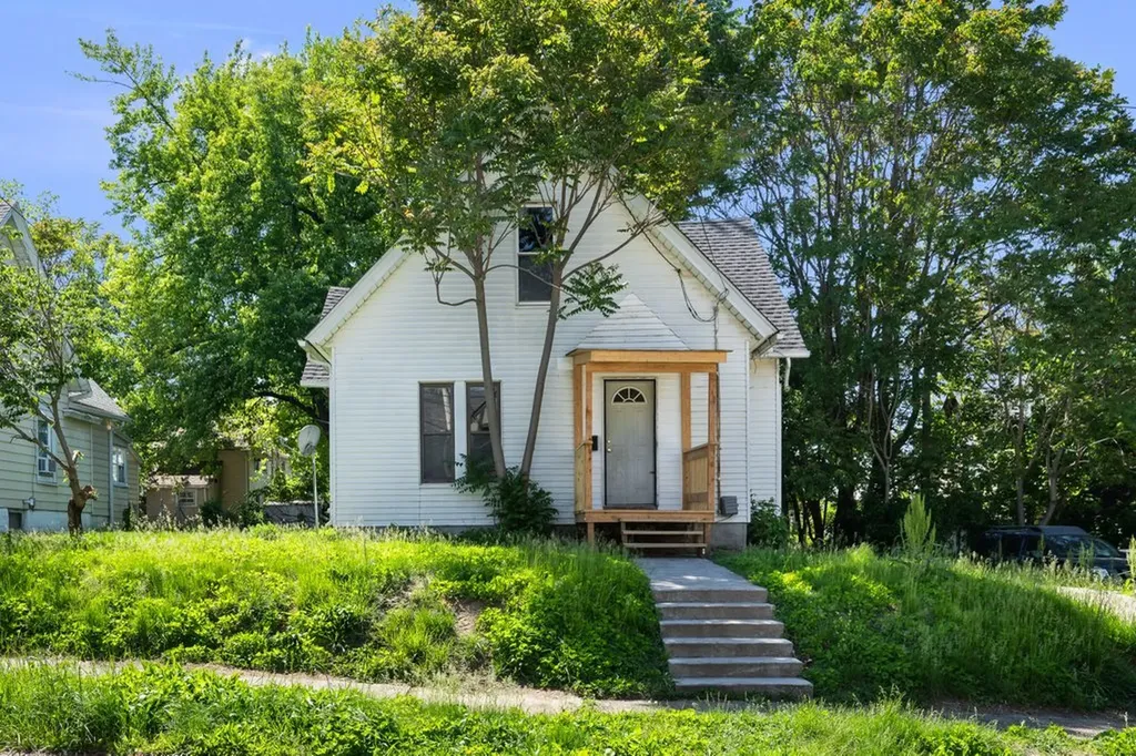 811 15TH Street B Moline IL 61265