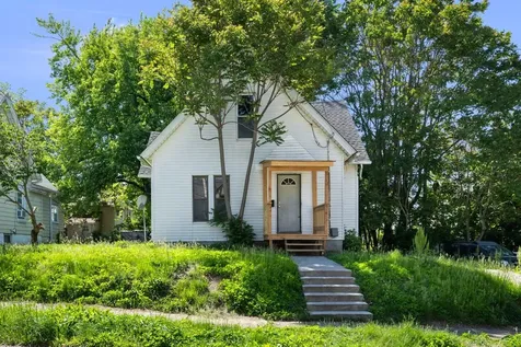 811 15TH Street B Moline IL 61265