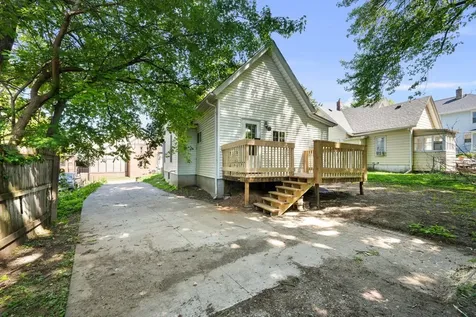 811 15TH Street B Moline IL 61265