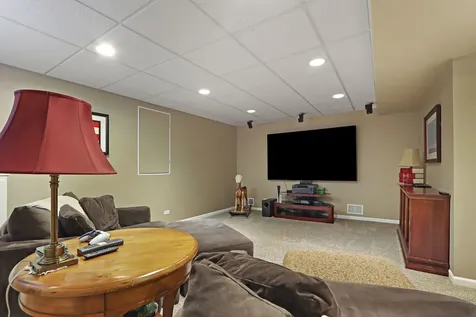350 Kestrel Lane Lindenhurst IL 60046