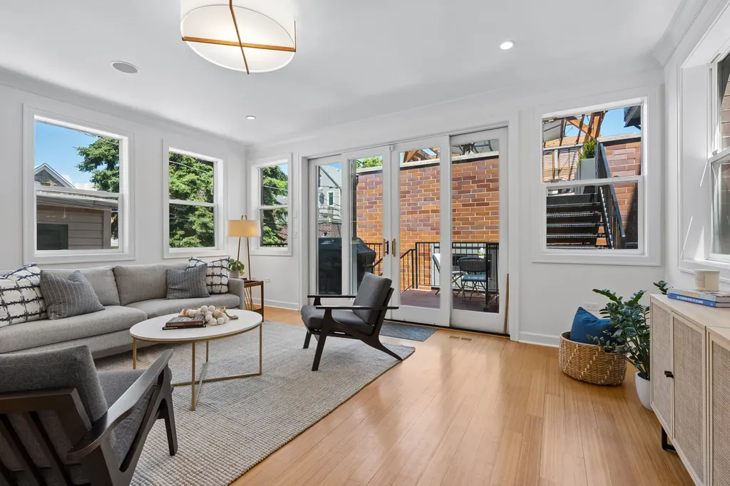 2314 West Mclean Avenue Chicago IL 60647