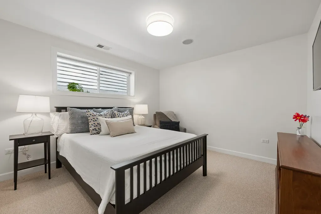 2314 West Mclean Avenue Chicago IL 60647
