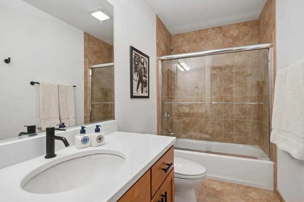 2314 West Mclean Avenue Chicago IL 60647