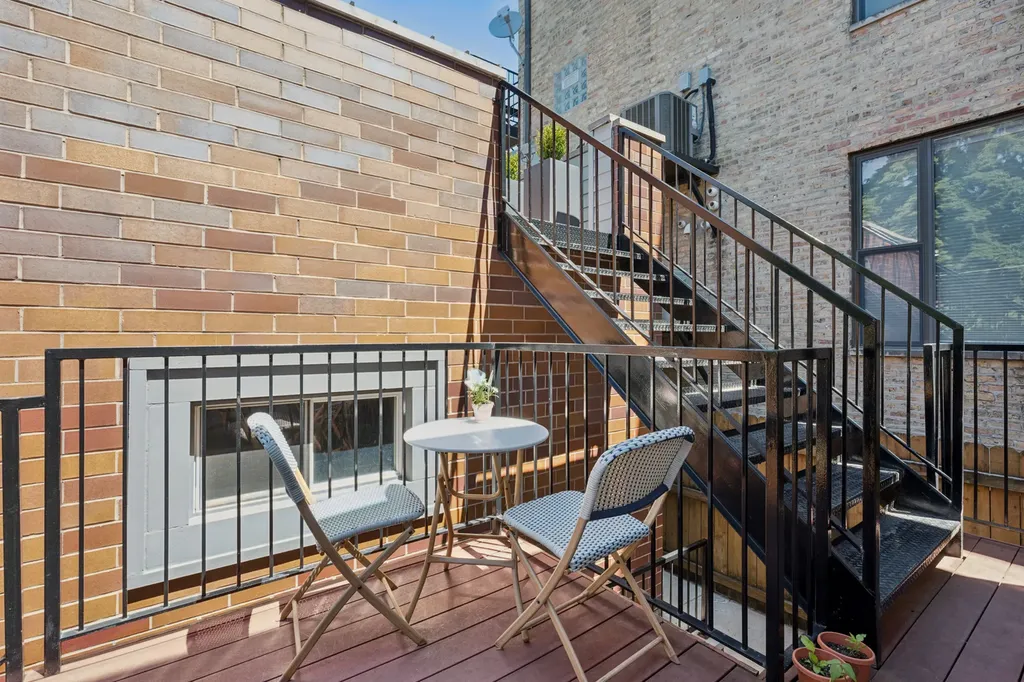 2314 West Mclean Avenue Chicago IL 60647