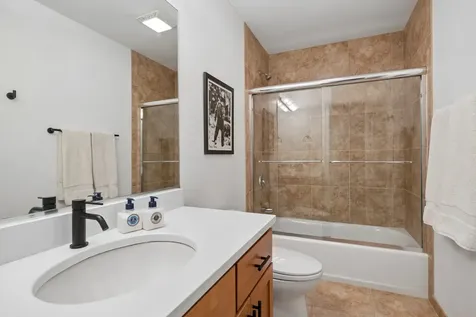 2314 West Mclean Avenue Chicago IL 60647