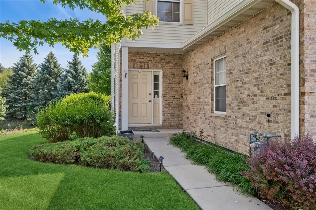 19 Lily Court Bolingbrook IL 60440