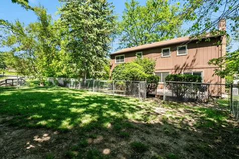 908 Firth Road Mundelein IL 60060