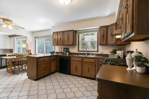 908 Firth Road Mundelein IL 60060