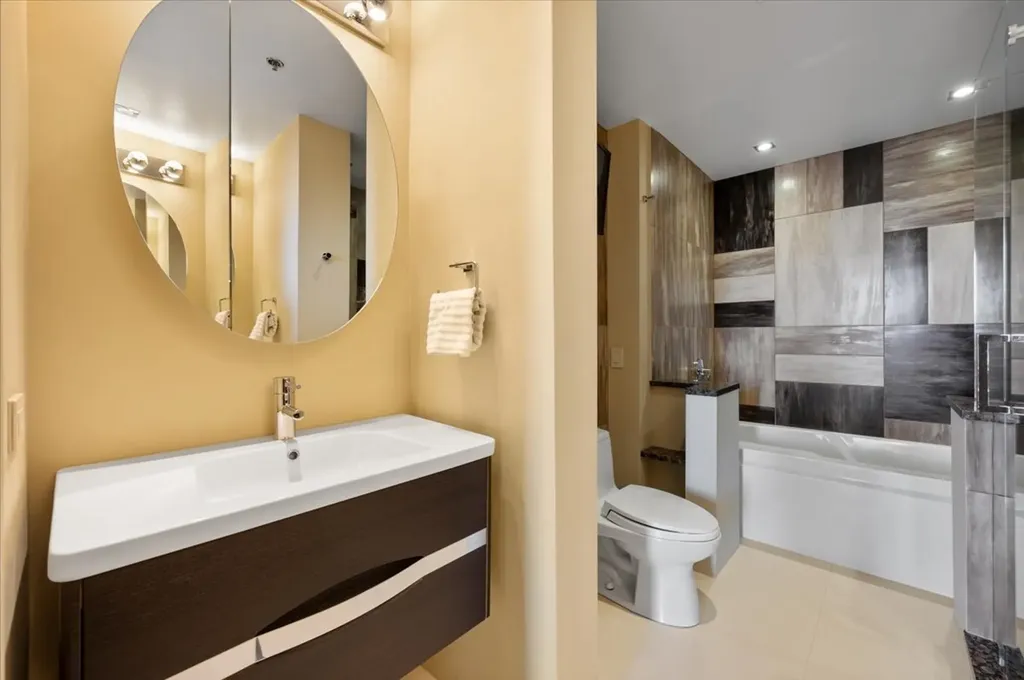653 North Kingsbury Street Chicago IL 60654