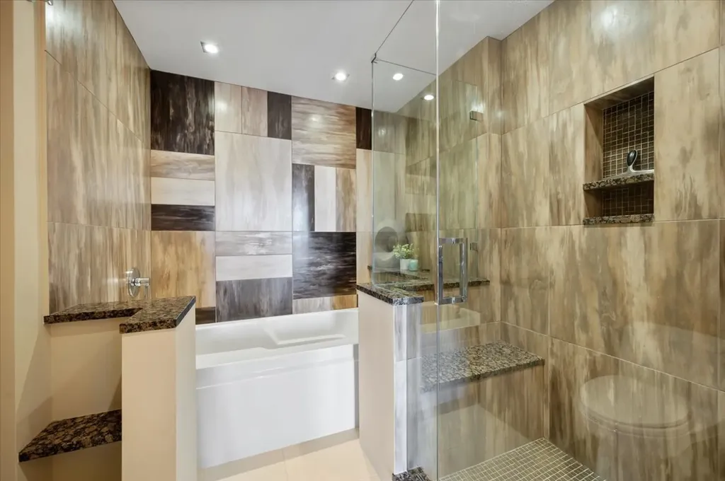 653 North Kingsbury Street Chicago IL 60654
