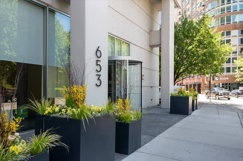 653 North Kingsbury Street Chicago IL 60654