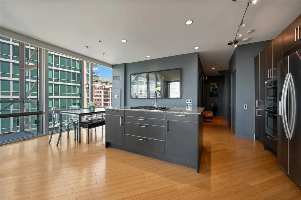 653 North Kingsbury Street Chicago IL 60654