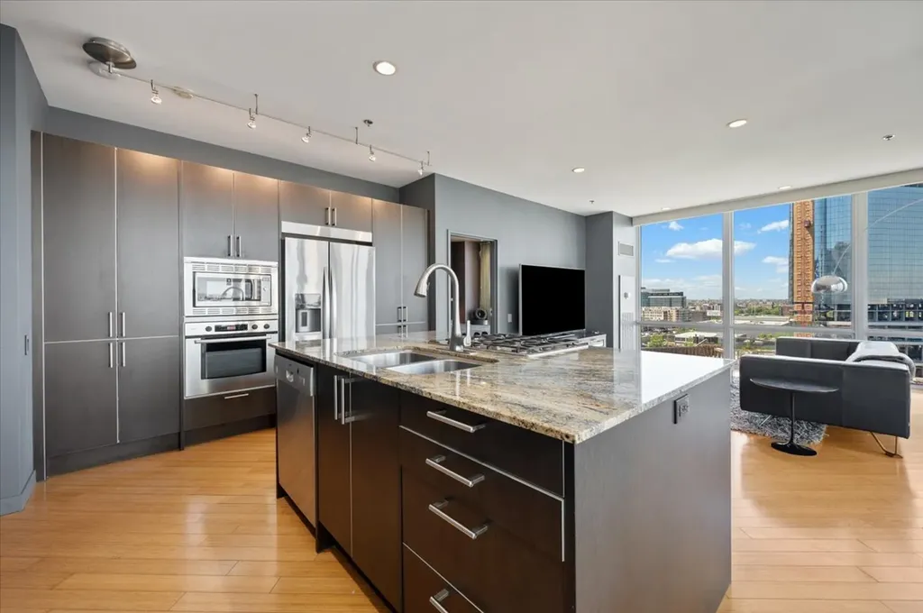 653 North Kingsbury Street Chicago IL 60654