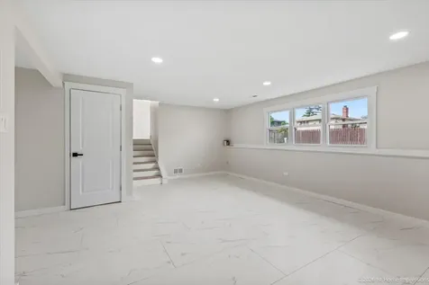 17922 State Line Avenue Lansing IL 60438