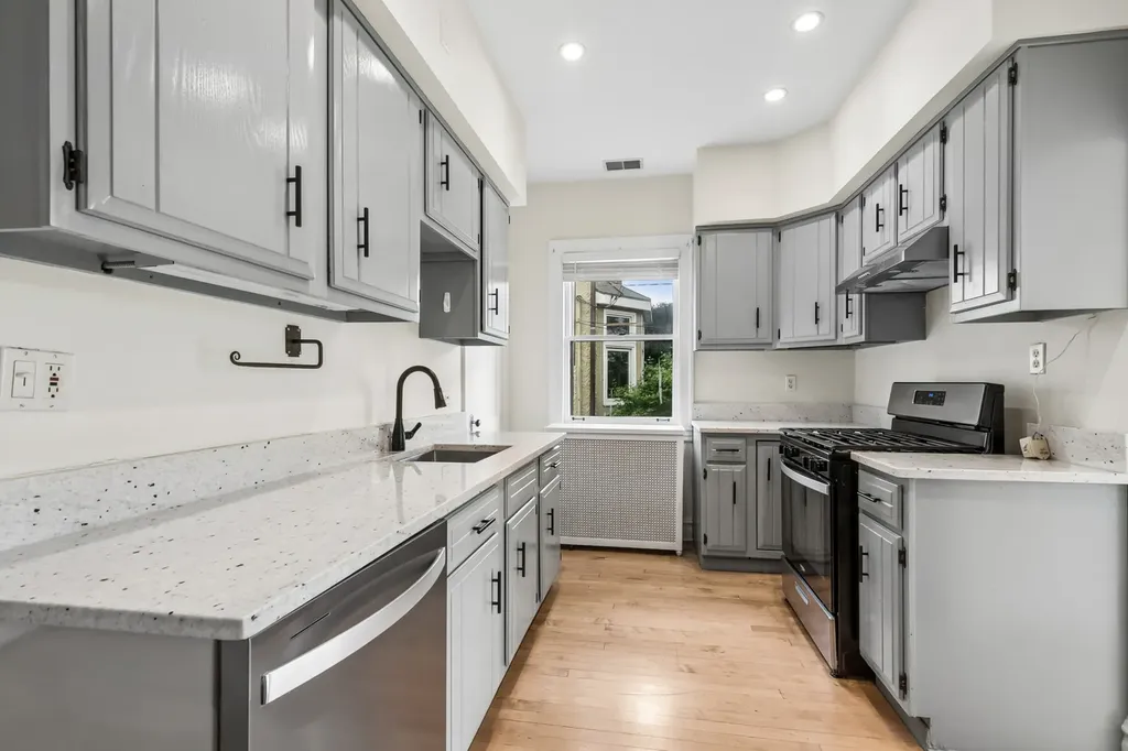 4426 North Francisco Avenue Chicago IL 60625