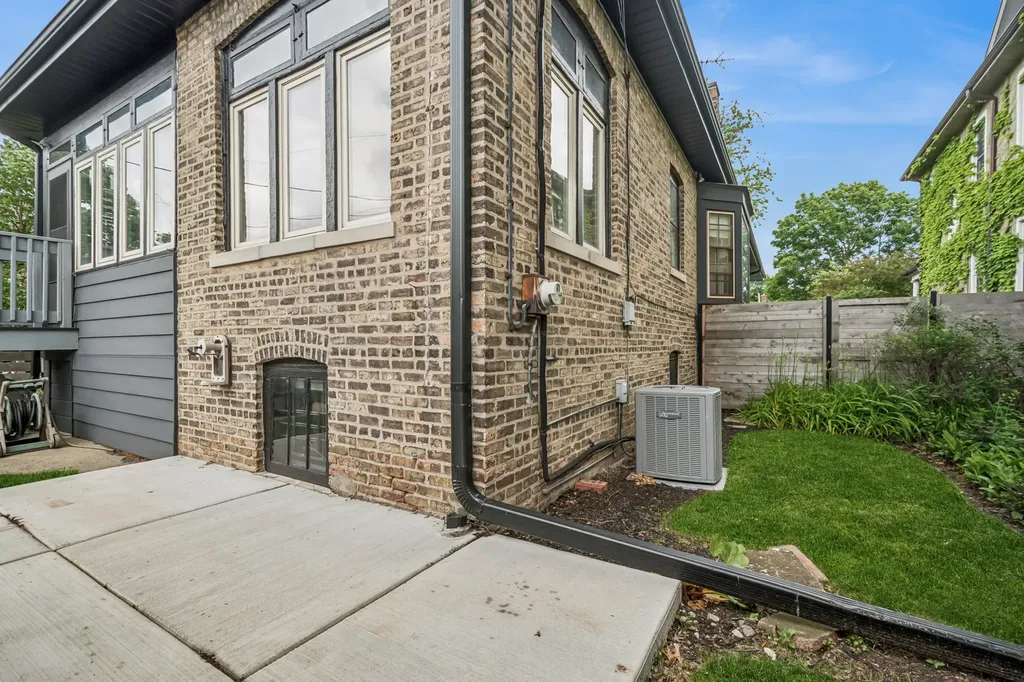 4426 North Francisco Avenue Chicago IL 60625