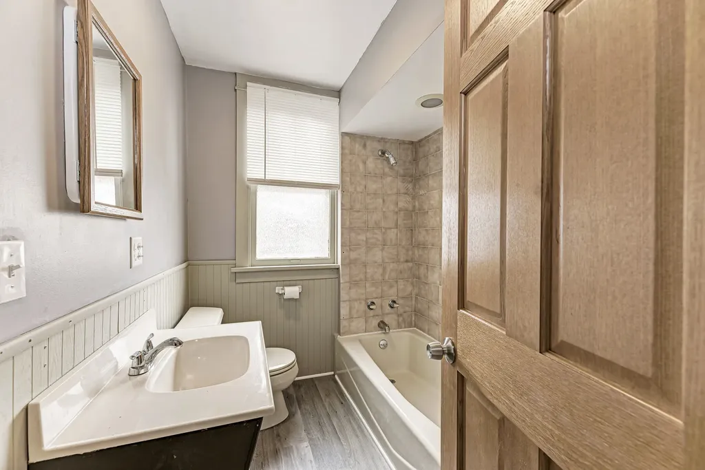 4915 Edward Avenue Downers Grove IL 60515