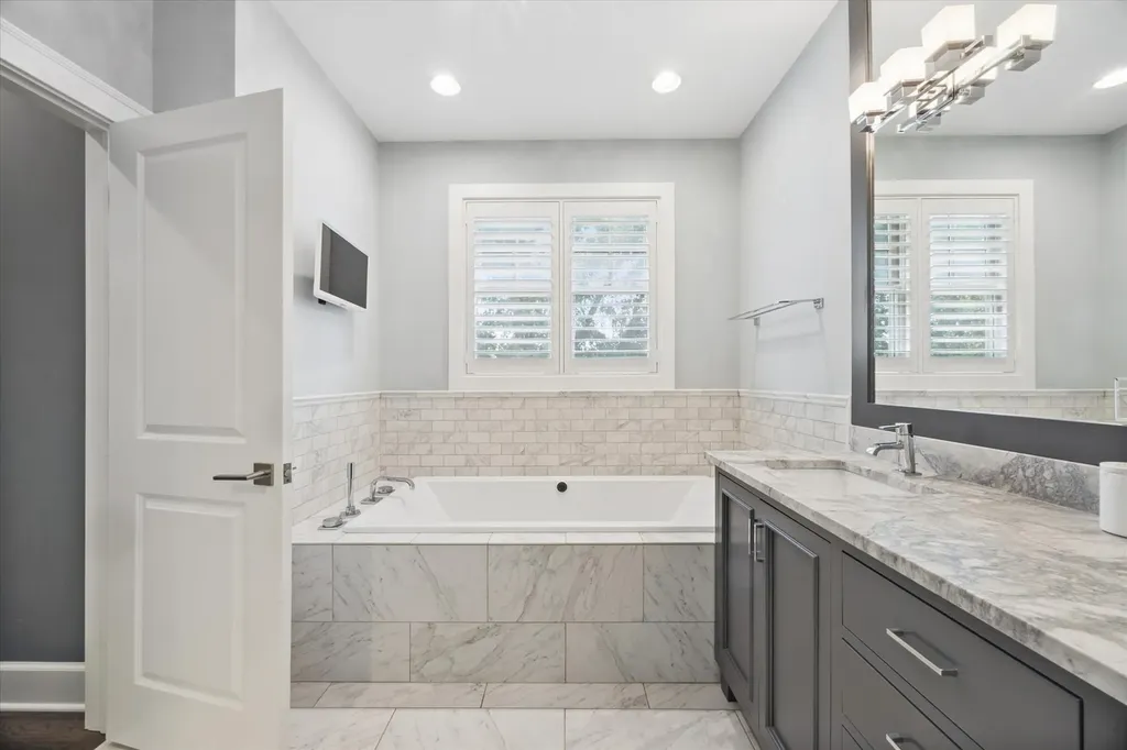 211 South Monroe Street Hinsdale IL 60521