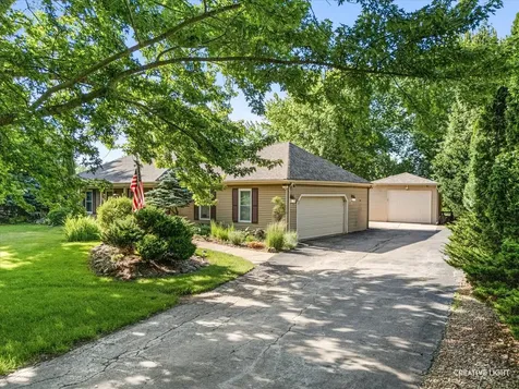 44W043 Fox Wilds Drive St. Charles IL 60175