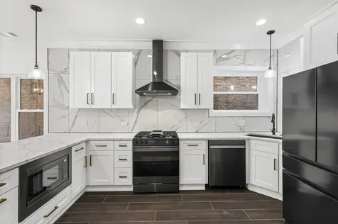 3934 North Sawyer Avenue Chicago IL 60618