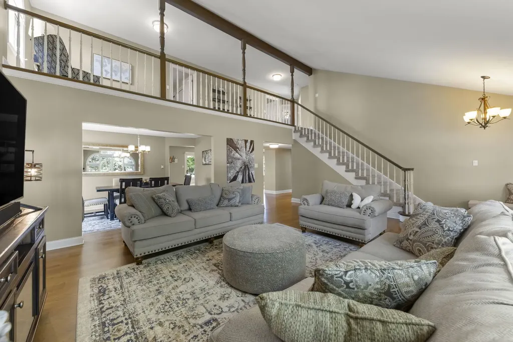 17652 Crestview Court Orland Park IL 60467