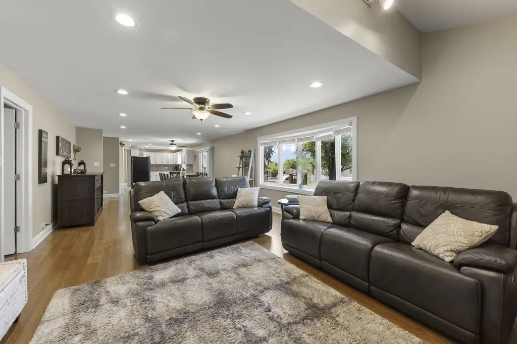 17652 Crestview Court Orland Park IL 60467