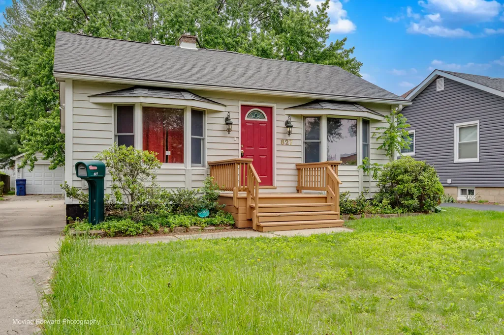 827 North Loomis Street Naperville IL 60563