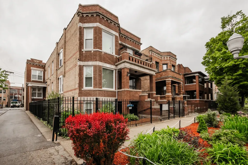 3417 West Evergreen Avenue Chicago IL 60651