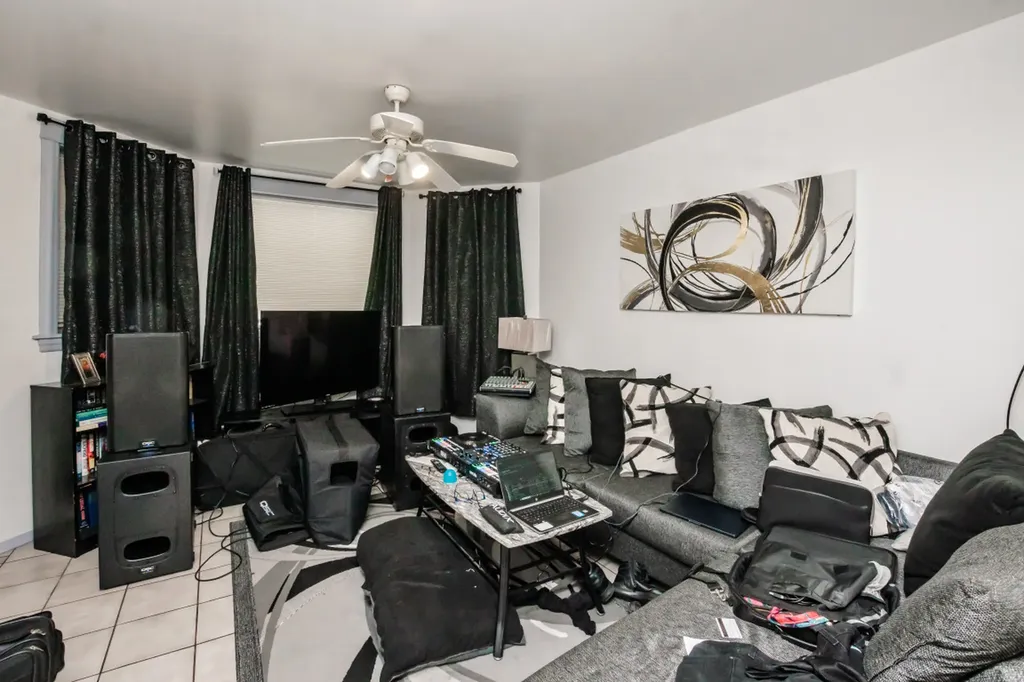 3417 West Evergreen Avenue Chicago IL 60651
