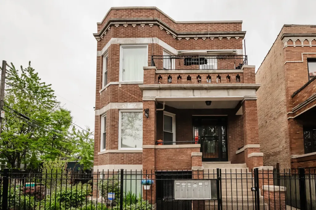 3417 West Evergreen Avenue Chicago IL 60651