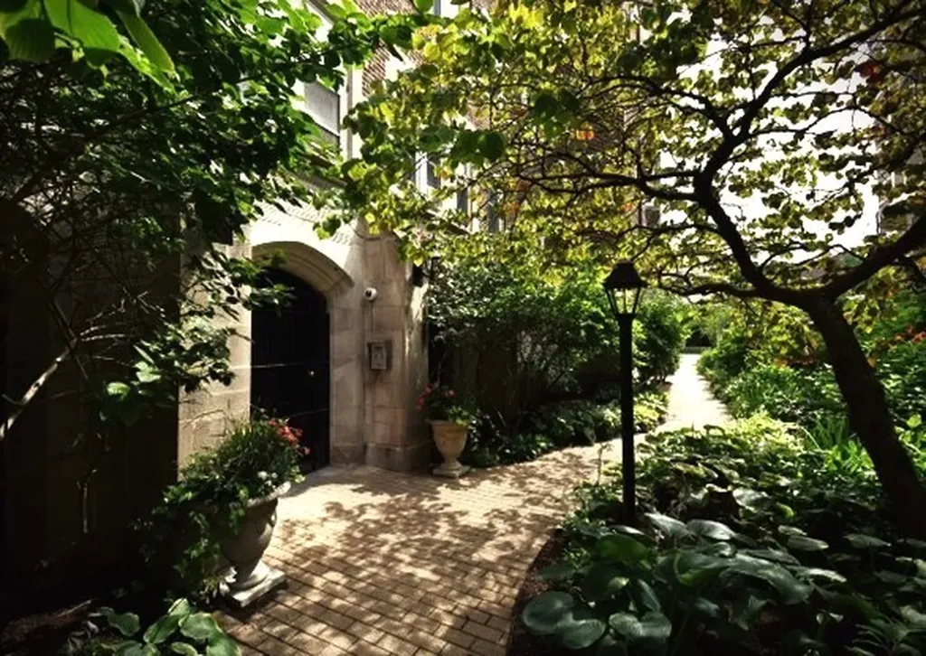 6334 North Sheridan Road Chicago IL 60660