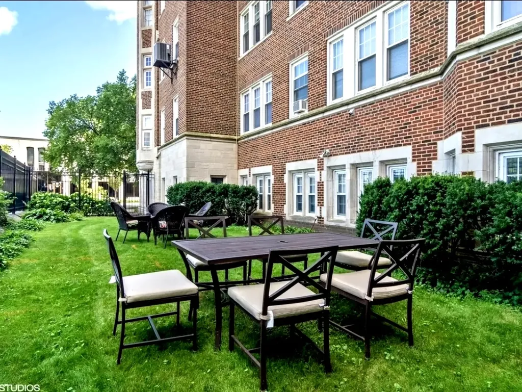 6334 North Sheridan Road Chicago IL 60660