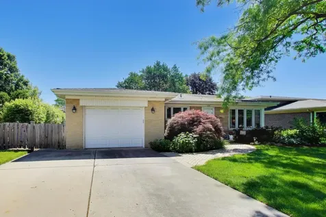 905 South School Street Mount Prospect IL 60056