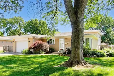 905 South School Street Mount Prospect IL 60056