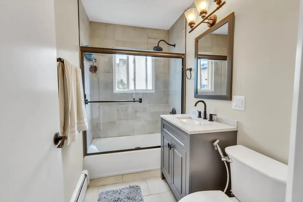 1657 West Farwell Avenue Chicago IL 60626