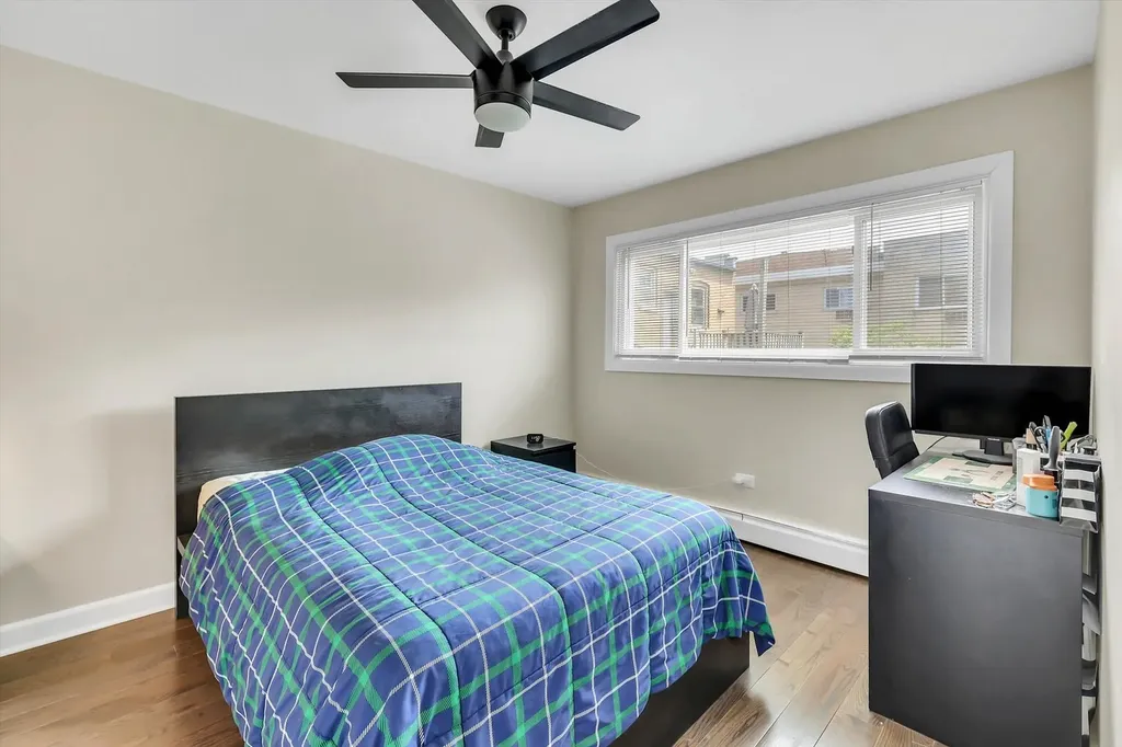 1657 West Farwell Avenue Chicago IL 60626