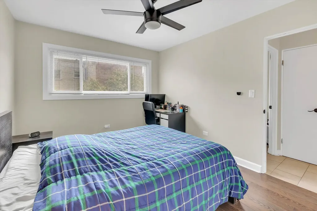 1657 West Farwell Avenue Chicago IL 60626