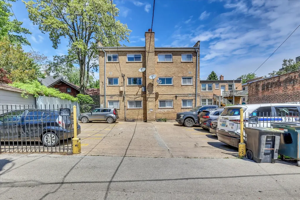 1657 West Farwell Avenue Chicago IL 60626