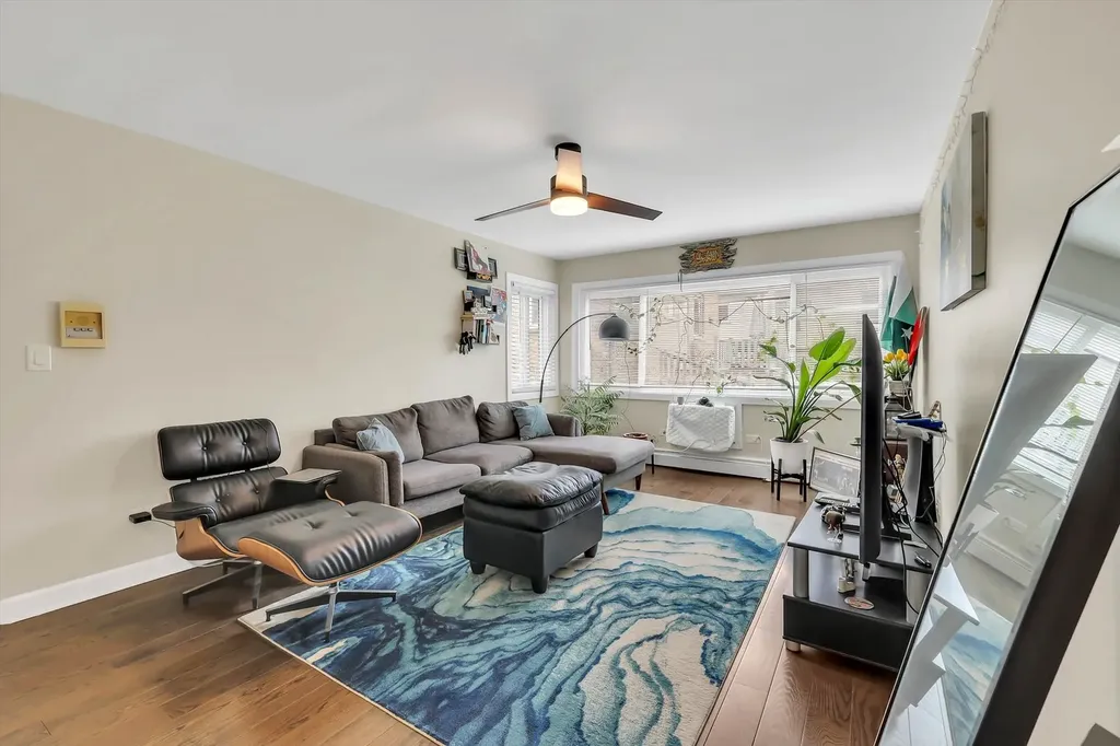 1657 West Farwell Avenue Chicago IL 60626