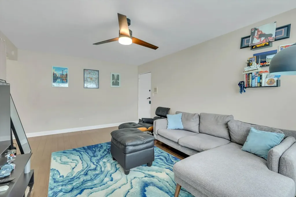 1657 West Farwell Avenue Chicago IL 60626