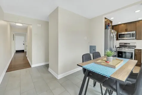 1657 West Farwell Avenue Chicago IL 60626