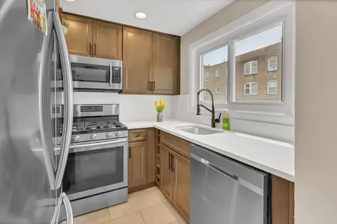 1657 West Farwell Avenue Chicago IL 60626