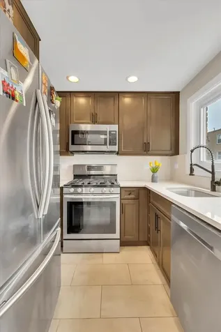 1657 West Farwell Avenue Chicago IL 60626